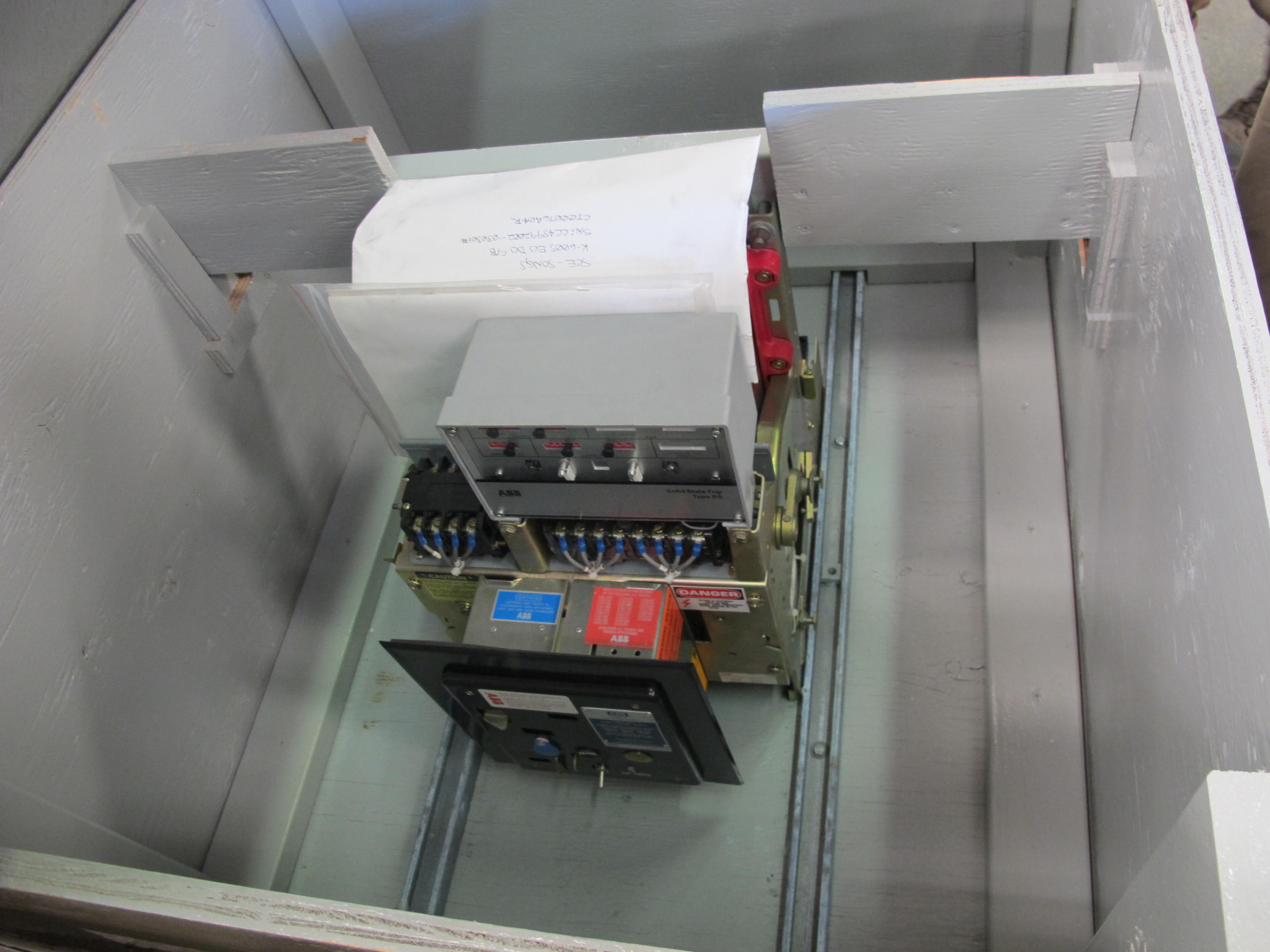 BREAKER, CIRCUIT TYPE, K600S KIND, 250-600 AMP RATING, 3 POLE. WITH SOLID STATE TRIP DEVICE SS4, LT/ST, PART NUMBER 609902T501. . COMPLETE PART NUMBER C1525-7773-142-97(00)(01)(18)(40) . PART # C1525-7773-142-97 (W-44) LOADING & HANDLING FEE $15-